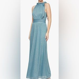 Gorgeous and sparkly prom/evening dress! Seafoam green… stunning!